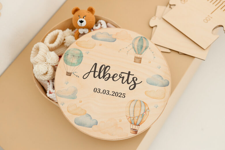 Kārba ar ziliem baloniem